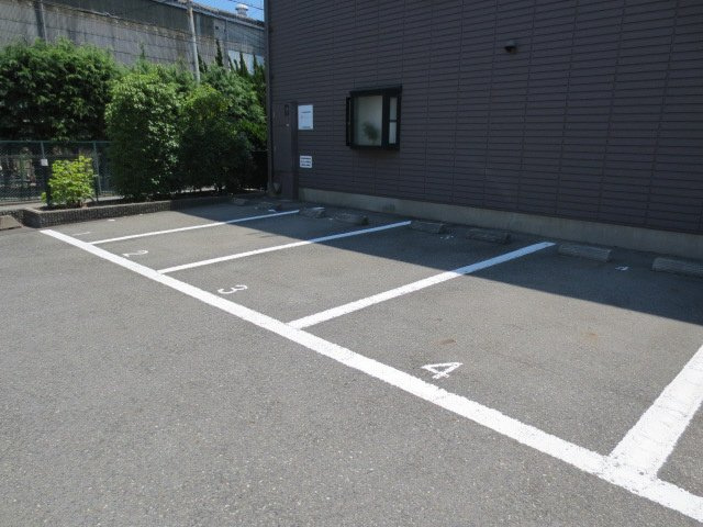 クレッシェンドＷＡＫＯＵの駐車場