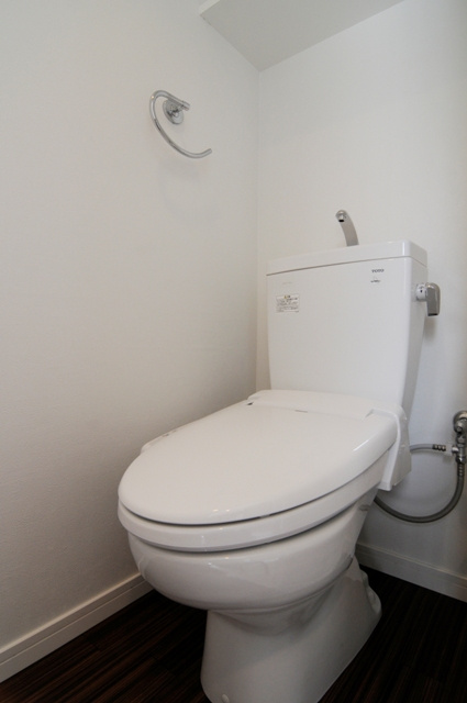 エンクレスト中呉服のトイレ|ゆったりとした空間のトイレです