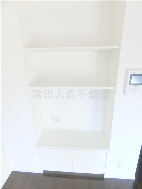 イプセ多摩川緑地の設備|TV台として使える棚収納付！
