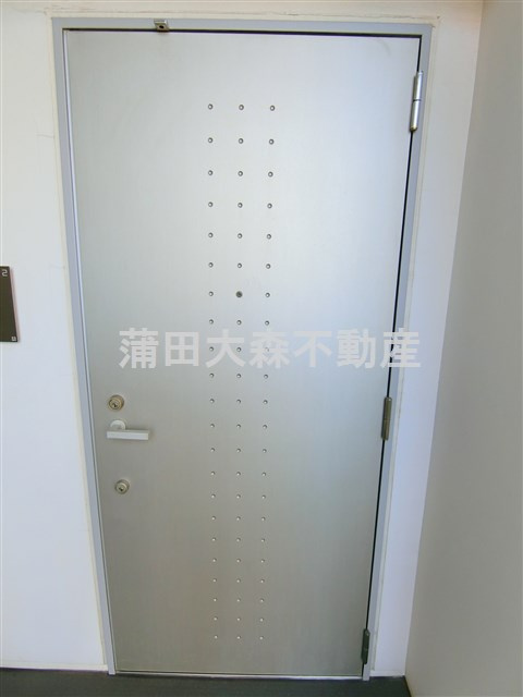 イプセ多摩川緑地の玄関