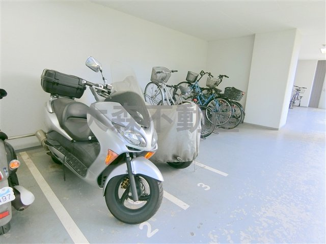 イプセ多摩川緑地のその他共用部分|バイク置き場　空き状況等詳細はお問合せください。