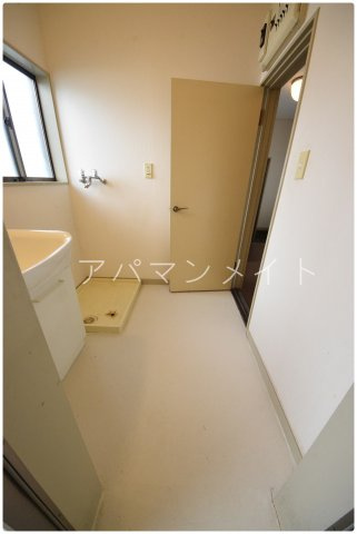 【設備】 | 東戸塚戸建 | 室内洗濯機置場になります