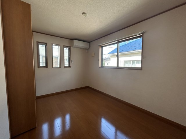 厚木市寿町１丁目の一戸建ての洋室