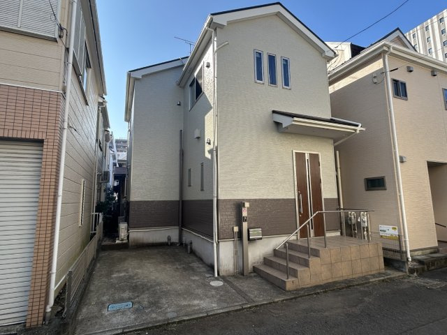 厚木市寿町１丁目の一戸建ての外観