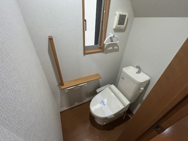 厚木市寿町１丁目の一戸建てのトイレ