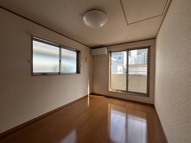 厚木市寿町１丁目の一戸建ての洋室