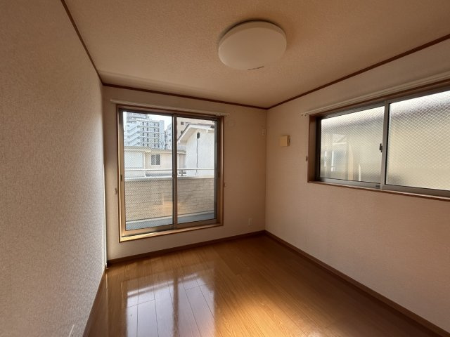厚木市寿町１丁目の一戸建ての洋室