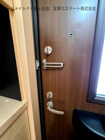 モアエクレールB棟の玄関