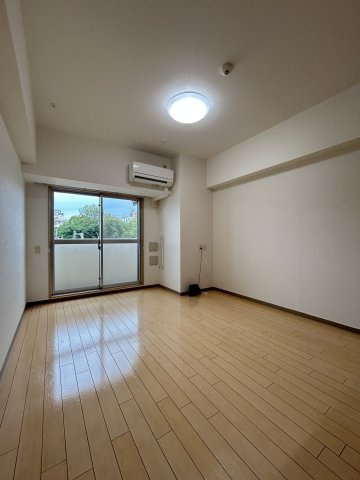 大阪市浪速区下寺２丁目の賃貸マンションの居間・リビング