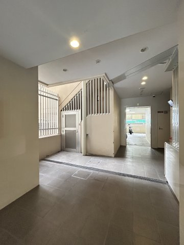 大阪市浪速区下寺２丁目の賃貸マンションのロビー