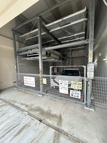 大阪市浪速区下寺２丁目の賃貸マンションの駐車場