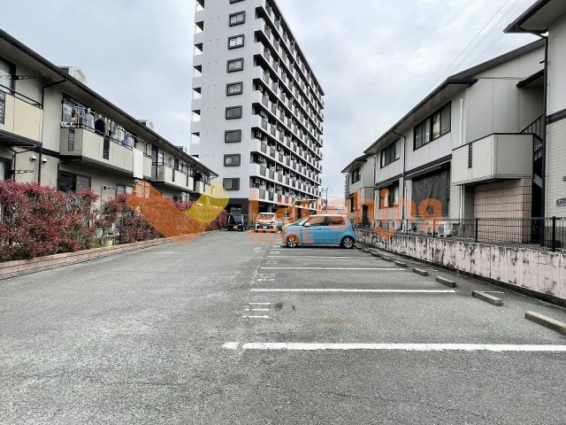 プロムナード野中C棟の駐車場|駐車場です