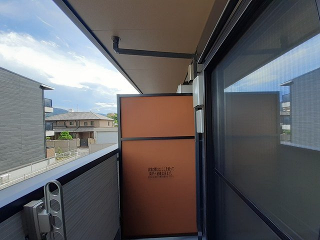 シャルモン深野　Ｗｅｓｔのバルコニー|暖かな日差しのふりそそぐバルコニー