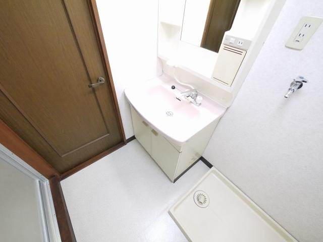 ハイツ秋桜の洗面所|脱衣スペースもあります
