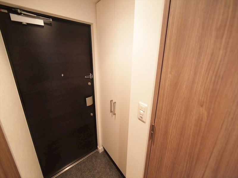 名古屋市千種区内山３丁目の賃貸マンションの玄関