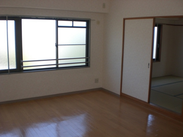 Collection刀根山の内装