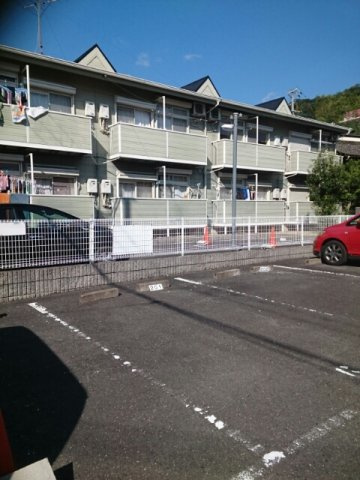 グリーンハイツカワムラⅡの駐車場|カースペースがあります