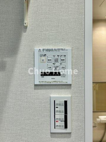 葛飾区堀切1丁目中古住宅の浴室|【浴室乾燥機】暖房・冷風・換気・乾燥が可能です。毎日を快適に過ごせるうれしい機能が揃っています。雨の日の洗濯物も安心です。
