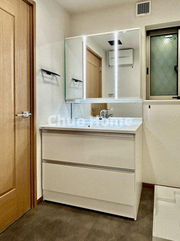 葛飾区堀切1丁目中古住宅の独立洗面台|洗面化粧台は各階に設置！