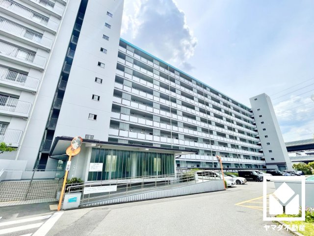 ハイム伏見Ｂ棟のエントランス