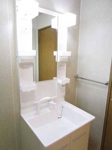 プロムナード野中【10,000円キャッシュバック対象物件】の独立洗面台|独立洗面化粧台が付いています