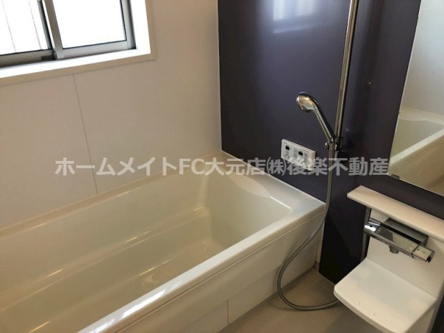 岡山市南区福富中２丁目のテラスの浴室