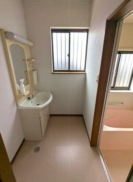 上飯田東町借家の洗面所