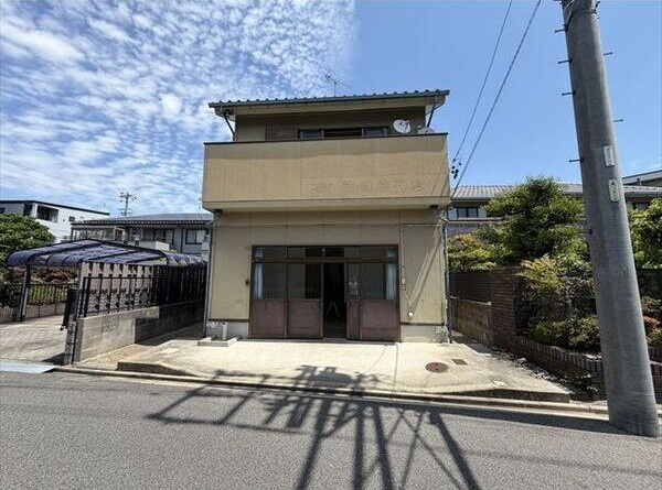 上飯田東町借家の駐車場