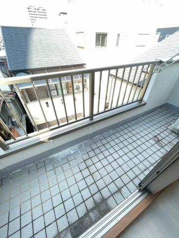 大阪市城東区野江２丁目のアパートのバルコニー