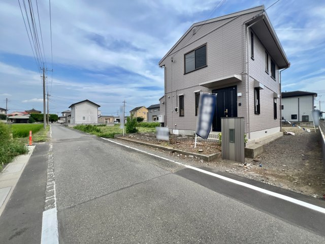 伊勢崎市西久保町の前面道路含む現地写真|閑静な住宅地◎
