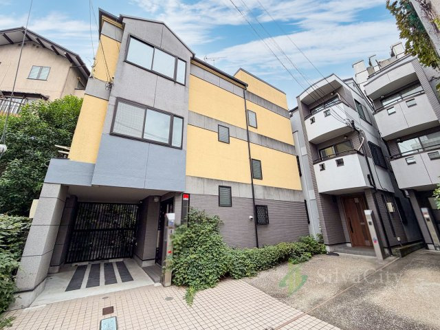 西麻布２丁目中古戸建の外観|おしゃれな外観です