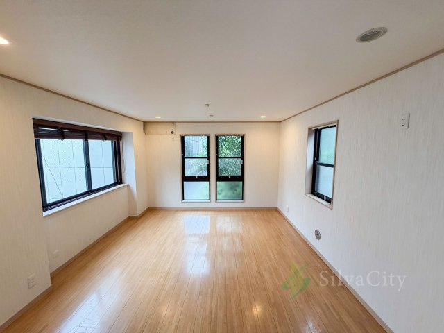 西麻布２丁目中古戸建の居間・リビング|ゆったり過ごせる空間です