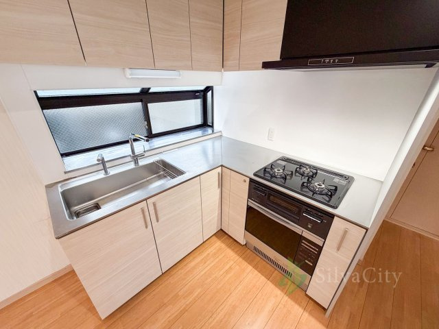 西麻布２丁目中古戸建のキッチン|使いやすいキッチンです