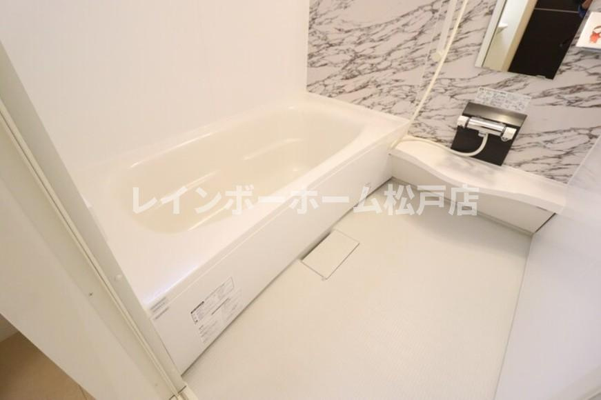 仲介手数料（賃料の1.10ヵ月）の50％OFF対象物件！の浴室|ゆったり過ごせるお風呂です