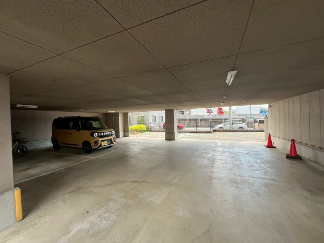 フレア・ブローリーの駐車場|※別号室参考写真