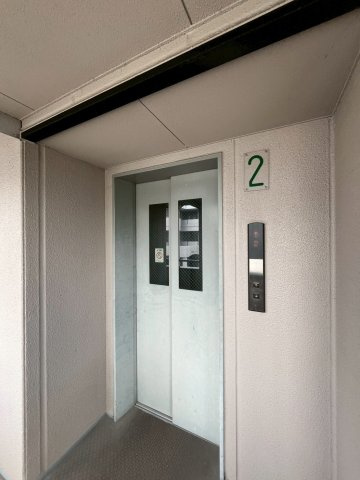 フレア・ブローリーのその他
