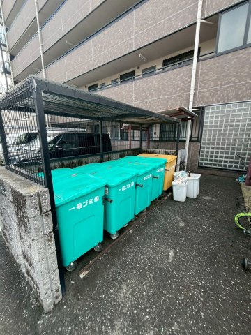 フレア・ブローリーのその他