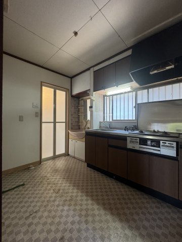 DIYやリフォームの素材としても◎千葉県船橋市新高根5丁目のキッチン|作業スペースが確保されたキッチンで、毎日の調理が行えます。