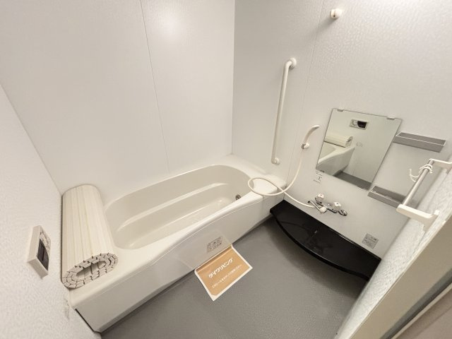 カメリアコートⅡの浴室|写真は同建物の別部屋を参考に掲載しております。
