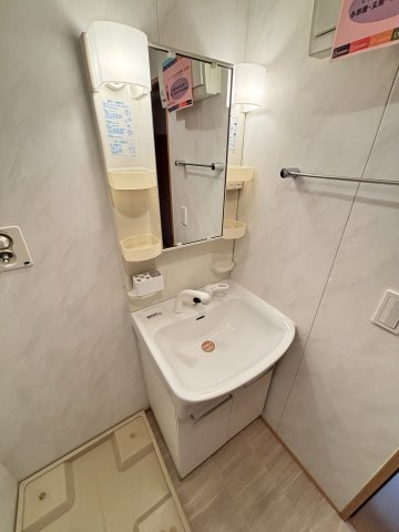 カメリアコートⅡの独立洗面台|写真は同建物の別部屋を参考に掲載しております。