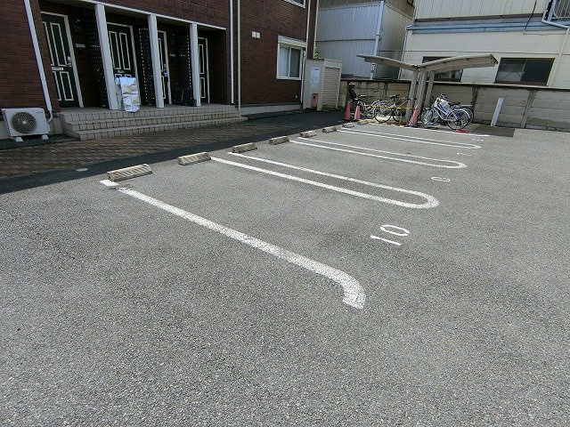 カメリアコートⅡの駐車場