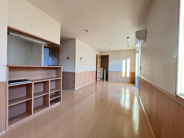 カメリアコートⅡの居間・リビング|写真は同建物の別部屋を参考に掲載しております。