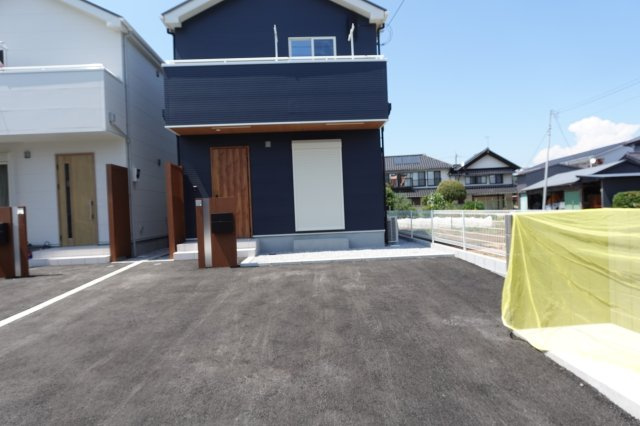 山田戸建貸家の駐車場