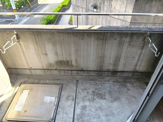 EXT B棟のバルコニー|開放的で明るい空間を演出してくれるバルコニーです