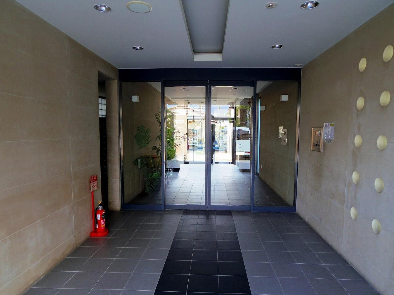 管理人付きで安心のマンション♪清潔に保たれたエントランスが心地よく迎えてくれます♪
