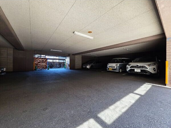 グレイスコート千代田の駐車場
