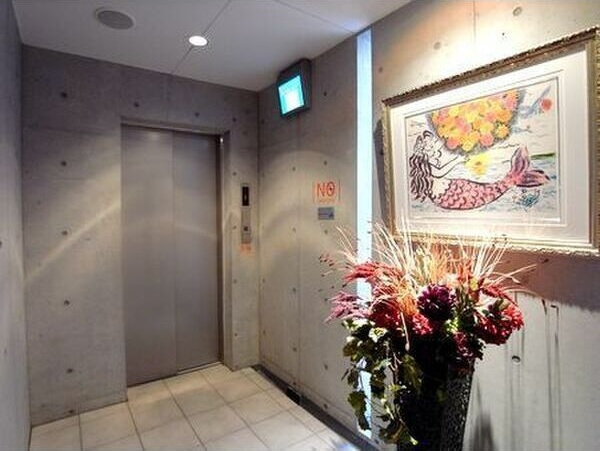 PRECIOUS SITEのロビー