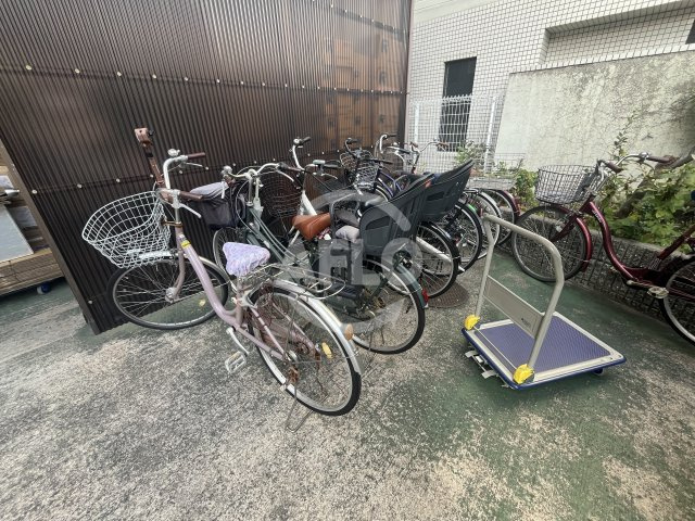 グルパ十三のその他|グルパ十三　駐輪場