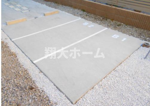 プラージュ王子神谷の駐車場