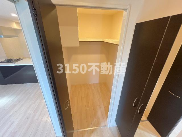 Ｗｅｓｔ　Ｇａｒｄｅｎ　Ａの収納|玄関ウォークインクローゼット